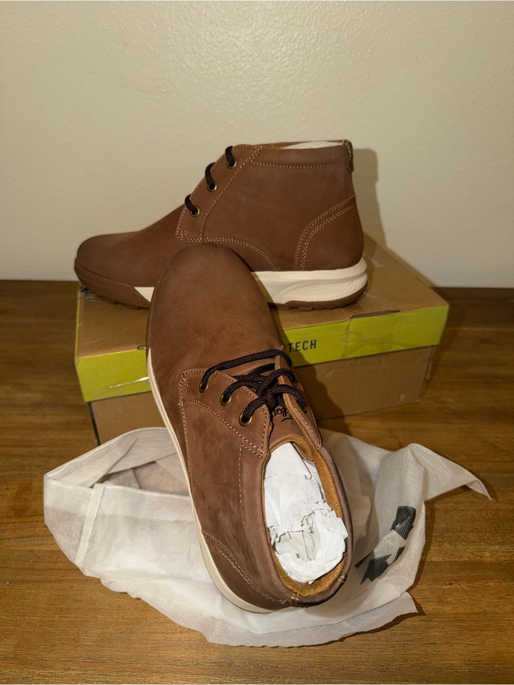 Florsheim Men's Brown Chukka Boots with White Sole